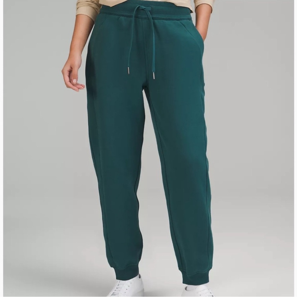 Lululemon Scuba High Rise Relaxed Jogger Size 4 - Picture 1 of 11